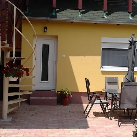 Papp Apartman Apartment *